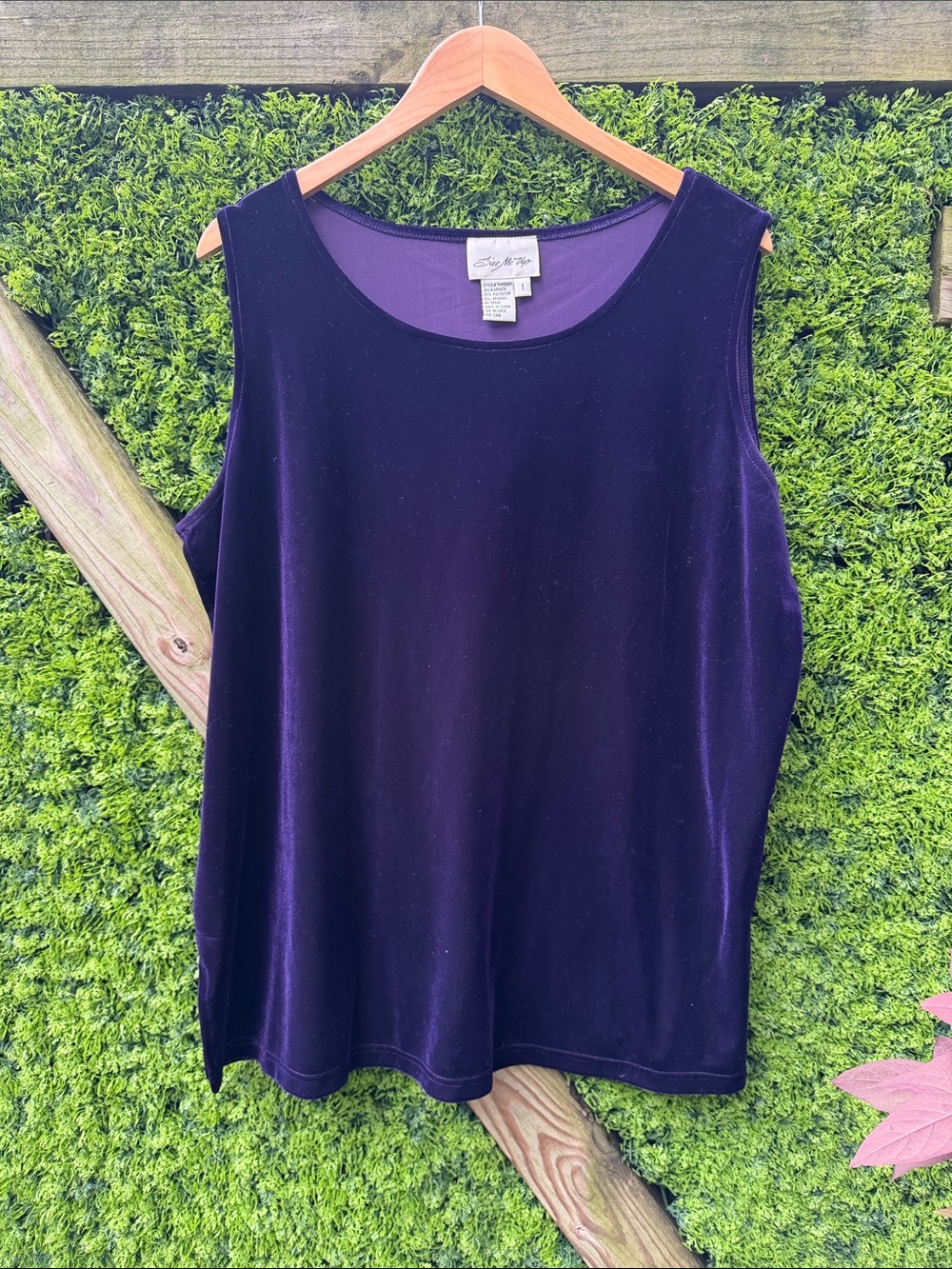 Vintage Sleeveless Velvet Tank Top in Deep Purple